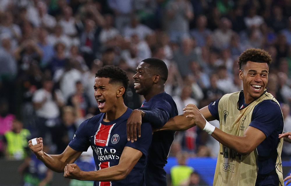 上海狂轰69分，怀特塞德8分半送4次封盖，上海大比分领先